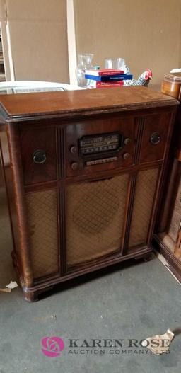 Vintage Tube Radio