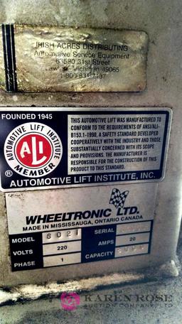 Wheeltronic 8000 lb hydraulic/ electric garage lift