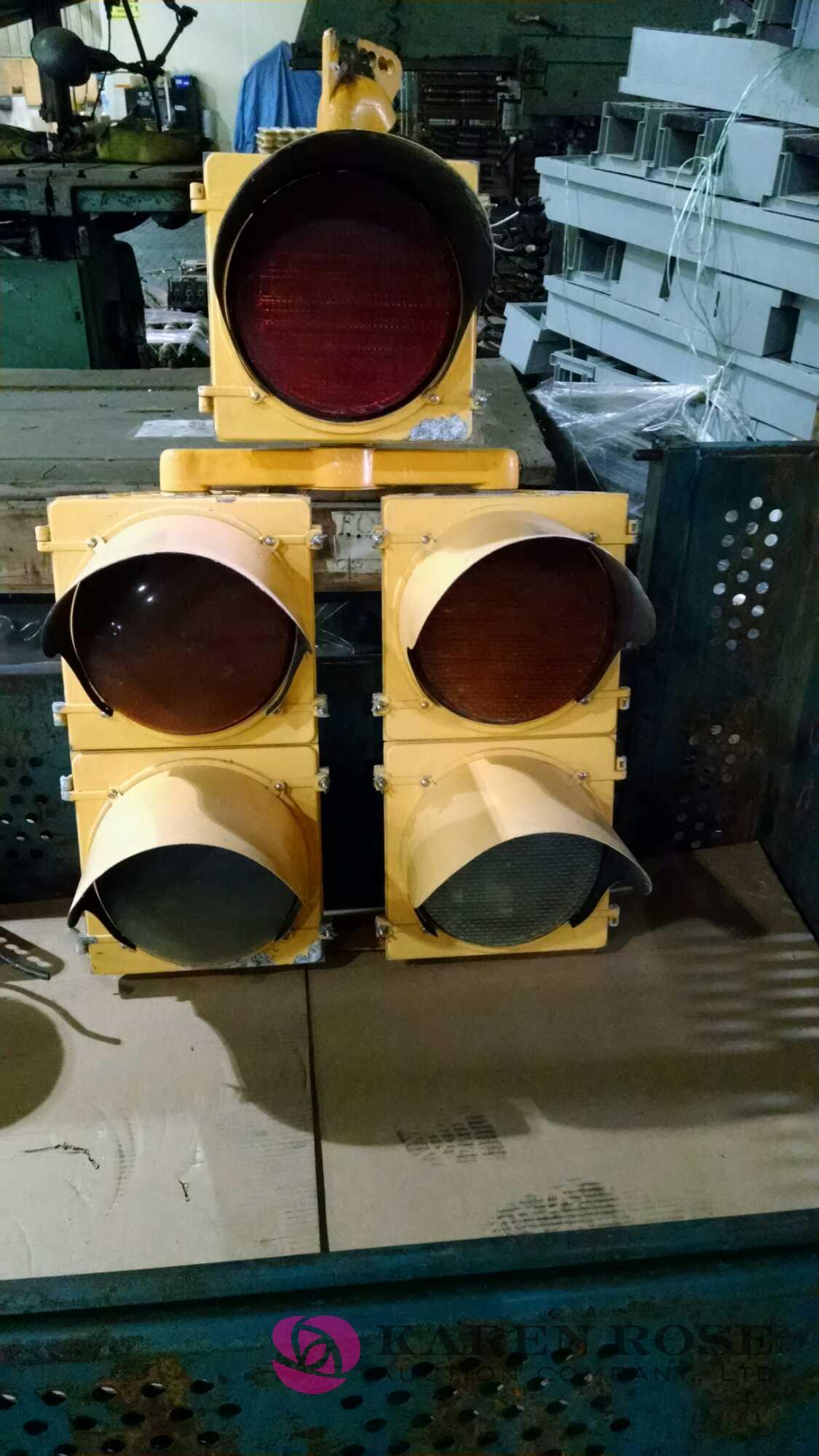 Large oversized 5 light traffic light