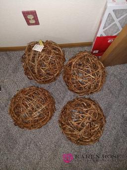 Four Home Goods Vine balls