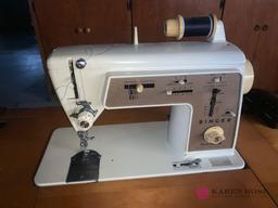 Vintage singer touch N sew In cabinet