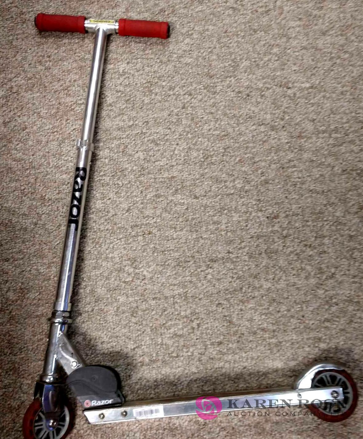 2 razor scooters