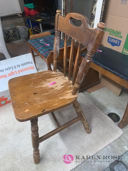 Single kitchen chair for crafts