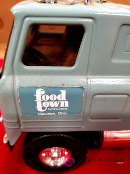 Ertl Foodtown Tractor-Trailer