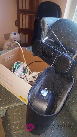 Paper shredder Boombox in electrical cords