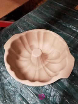 Pampered Chef Pitchers, Bundt Pan And Baking Pan