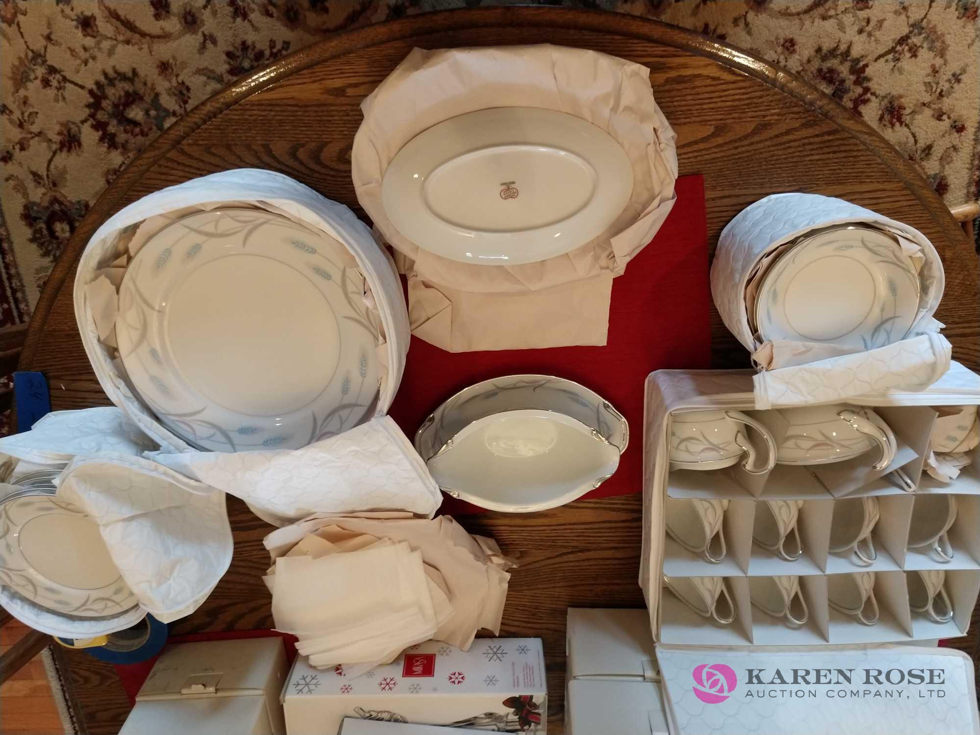 service for 8 Valmont China set