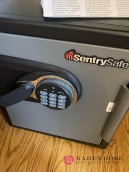 Small house safe Sentry safe