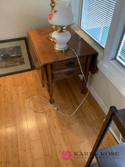 Drop leaf table