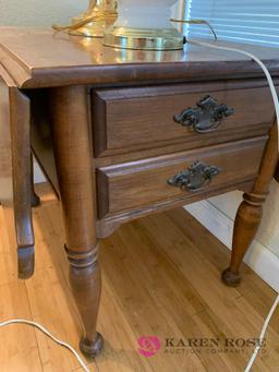 Drop leaf table