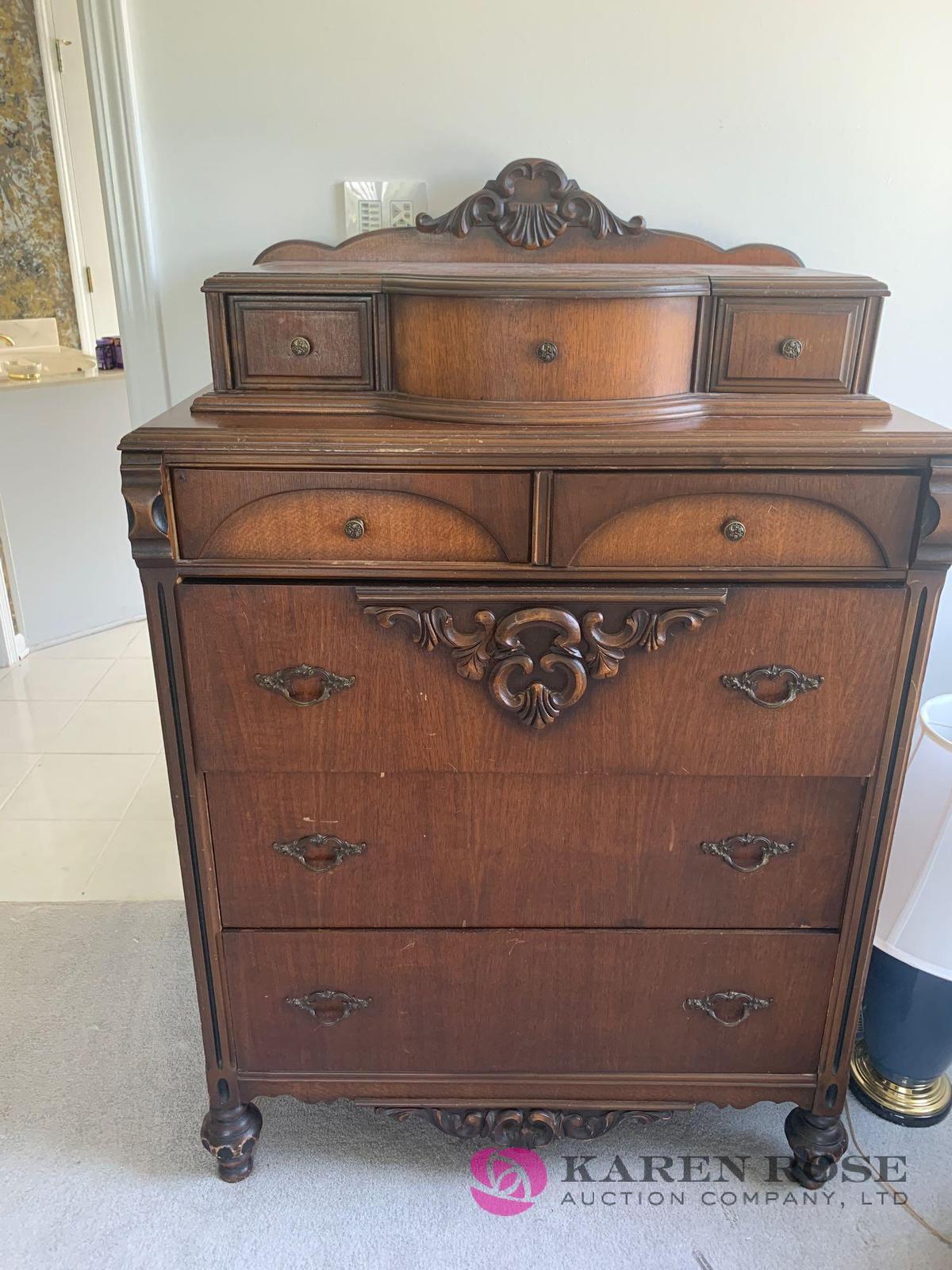 Vintage dresser