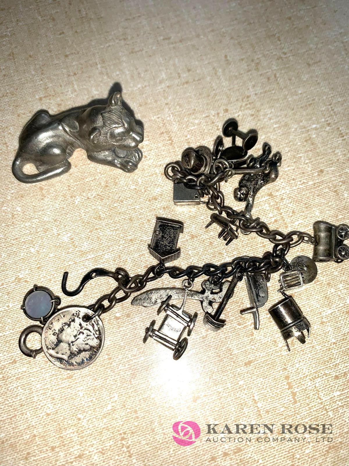 Vintage charm bracelet/ 1976 MMA Souvenir