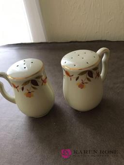 Halls Jewel Tea salt and pepper shaker