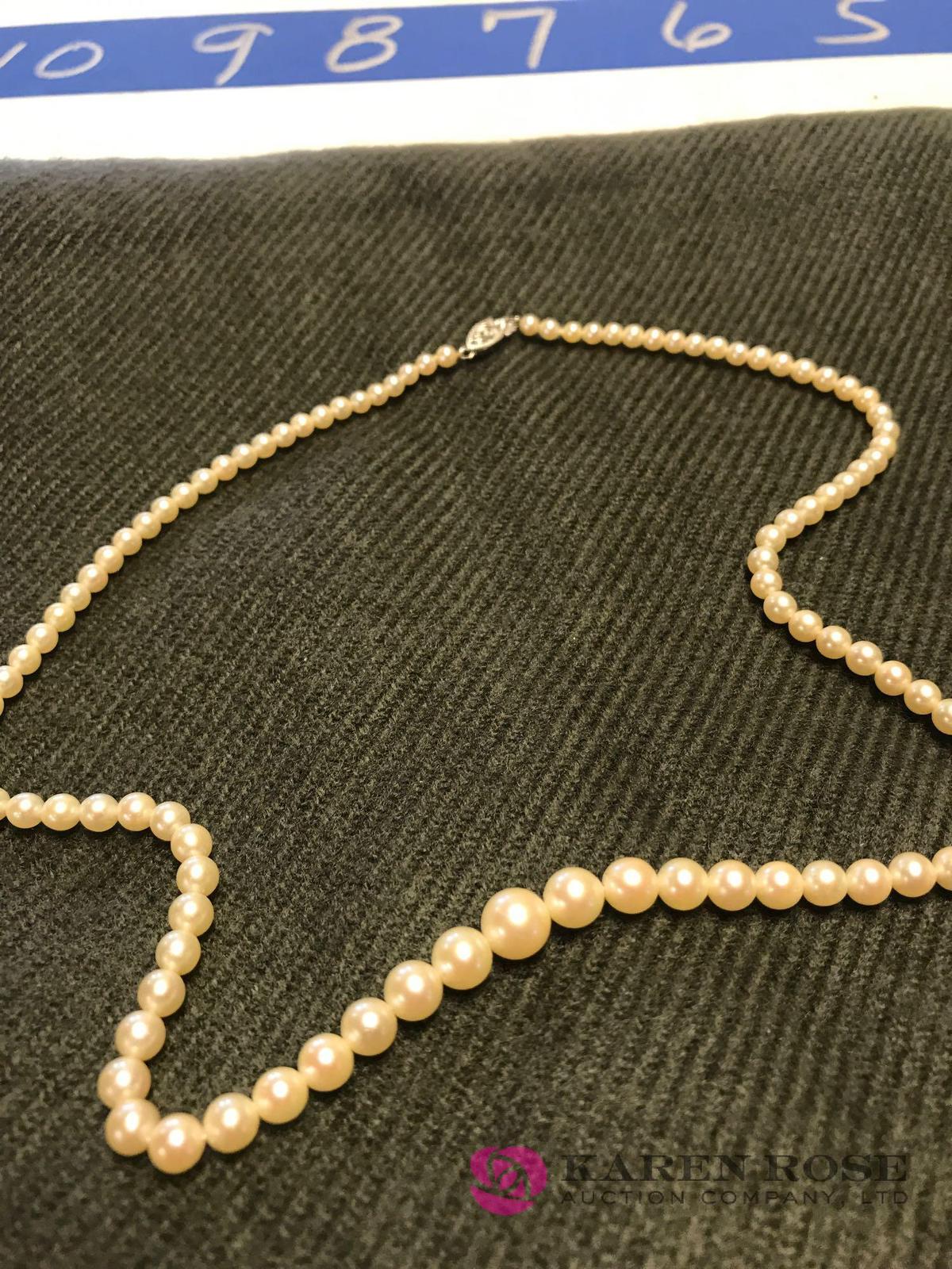 10kt white gold cultured pearl necklace