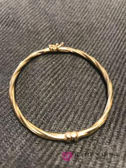 14kt gold Italy twist bangle hinged bracelet