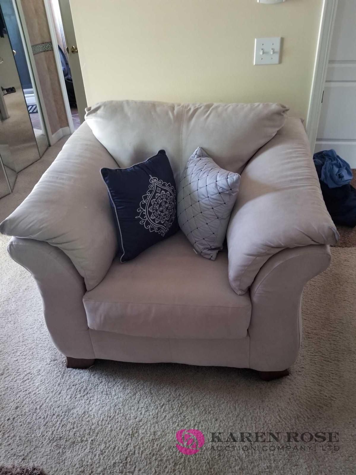 BR1 - Overstuffed Chair with Pillows