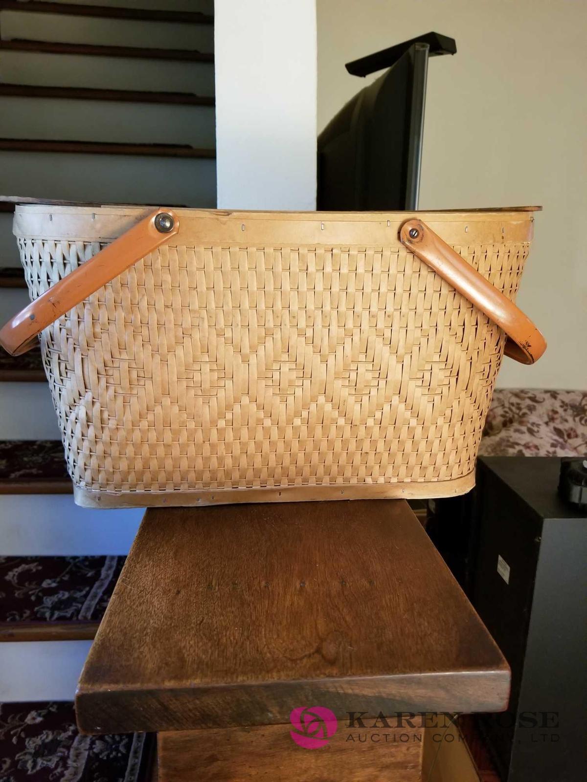 LR - Vintage Picnic Basket