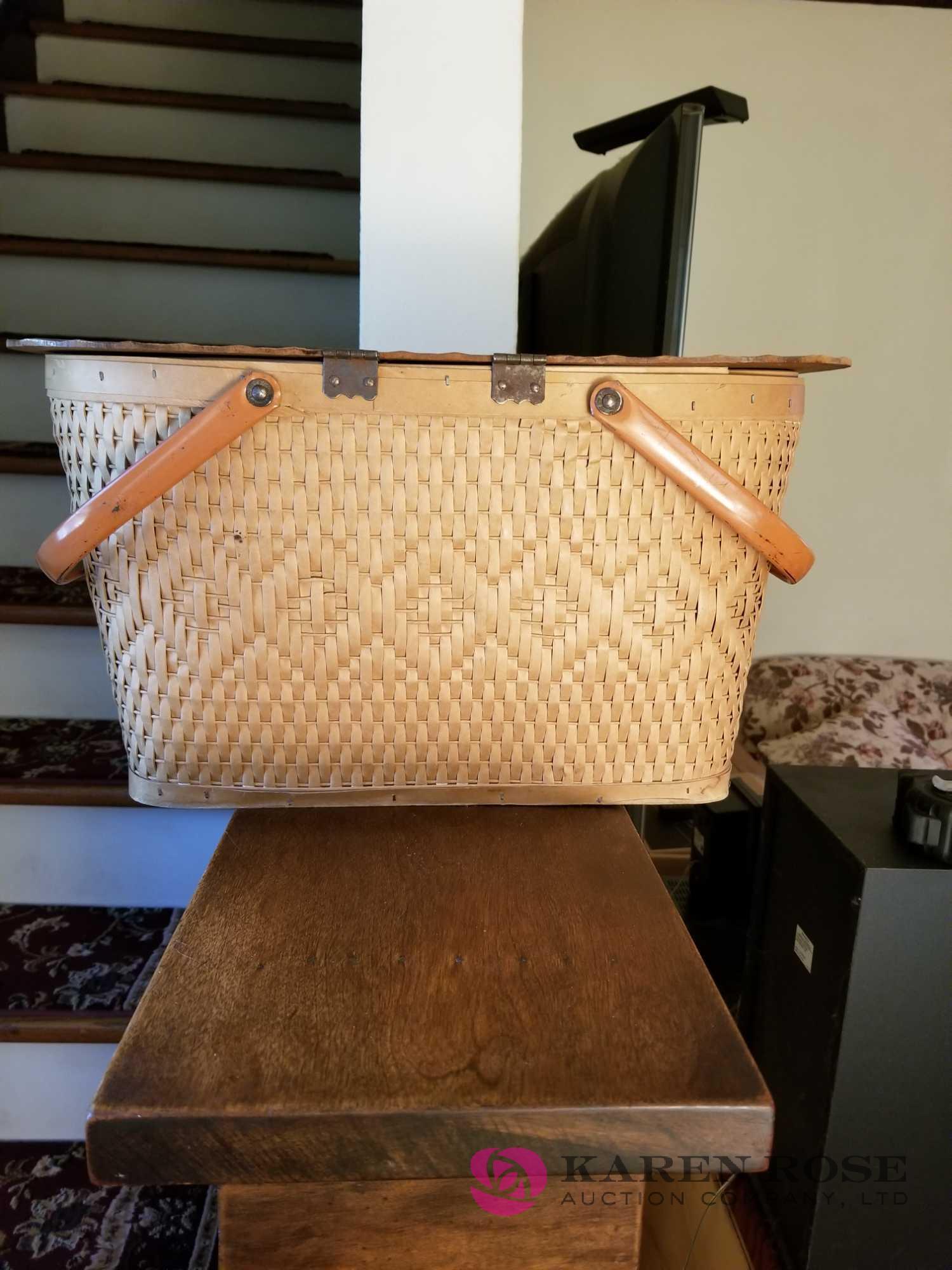 LR - Vintage Picnic Basket