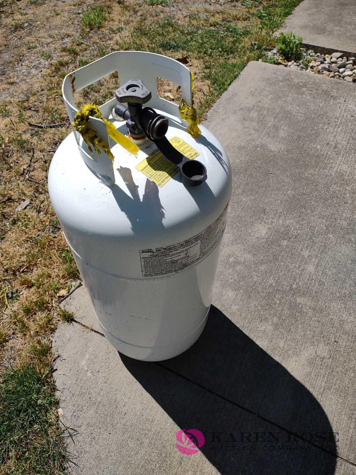 30 lb propane tank