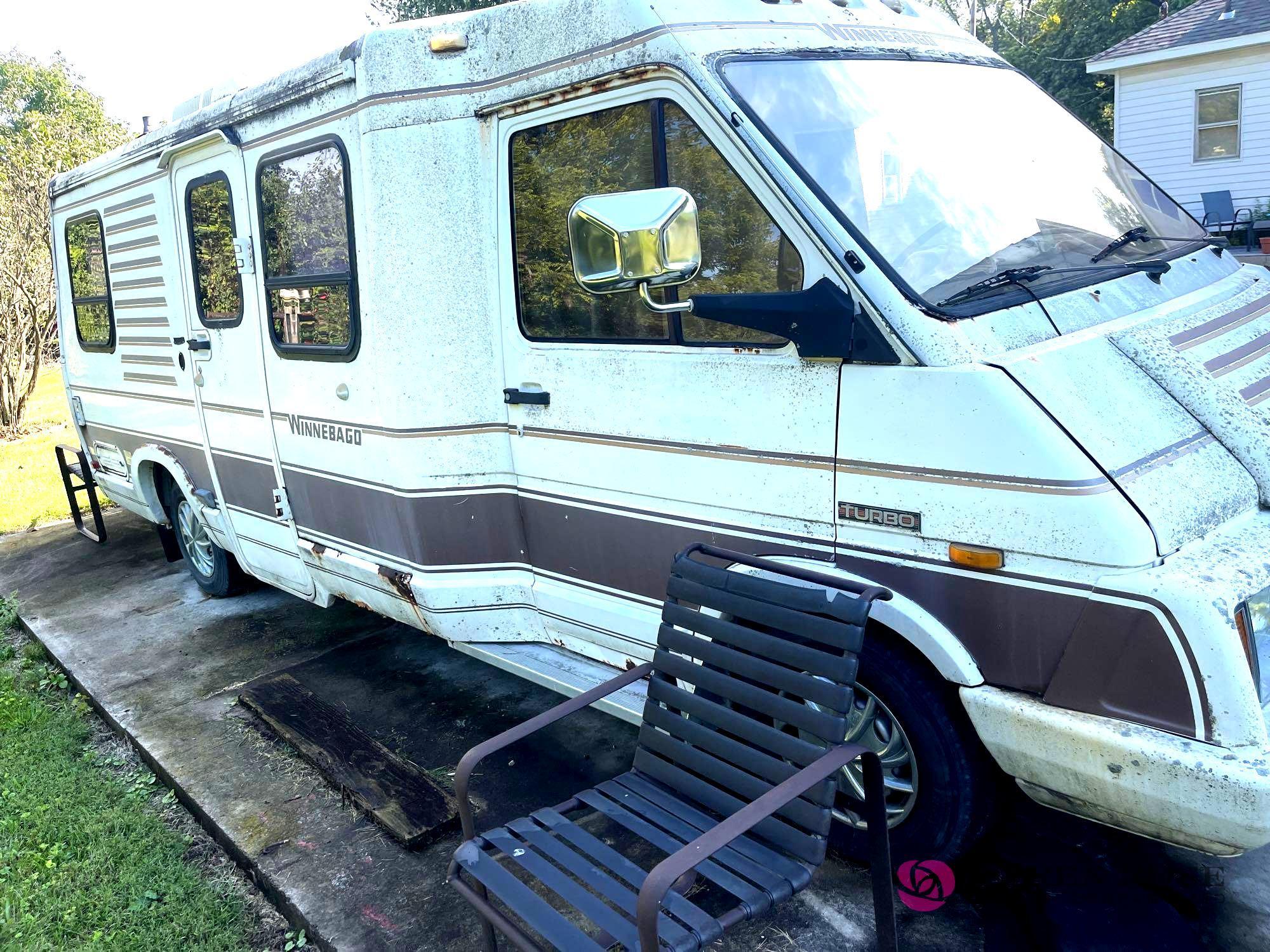 1985 Winnebago Le sharo / phaser 85,149 miles as is for parts or to restore