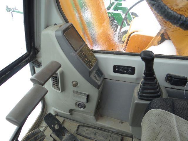 Hyundai 250 LC7 Trackhoe, 2006