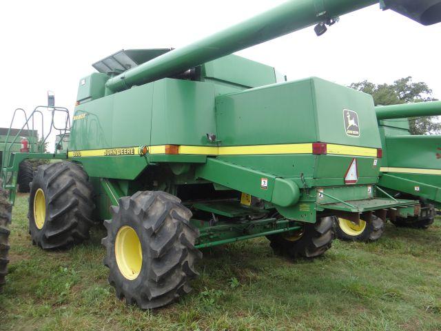 1998 John Deere 9610 Combine