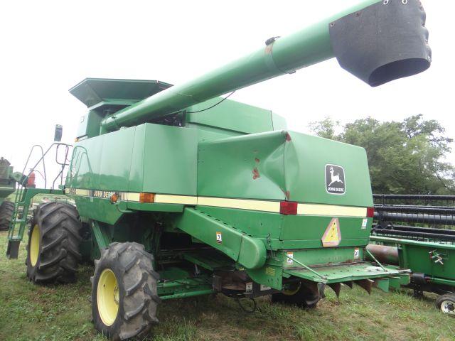 1997 John Deere 9600 Combine