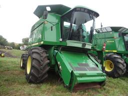 1997 John Deere 9600 Combine