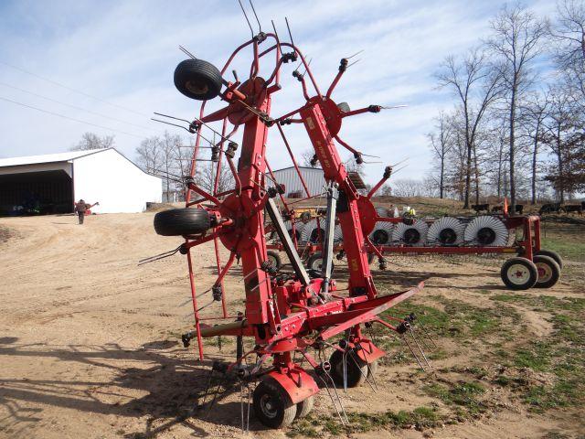 GS 650-6 Hyd. Fold 6 Basket Tedder, One Owner