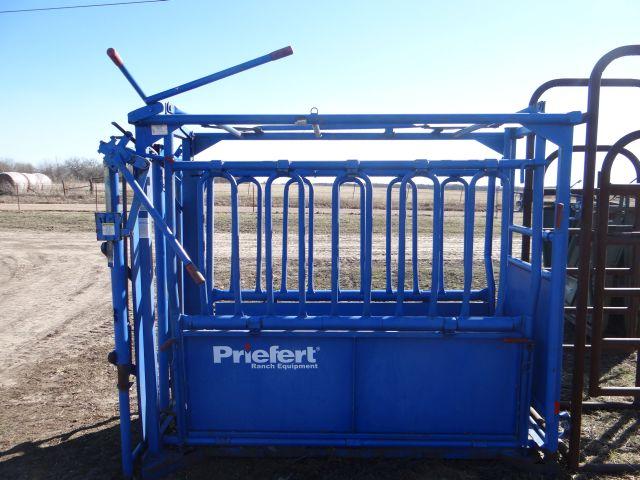 Priefert Squeeze Chute