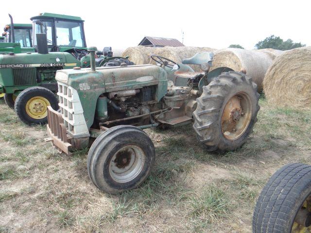 Oilver 550 Gas Tractor 13.6x26 Tires