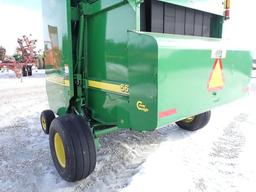 John Deere 567 Round Baler