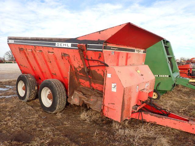 Gehl Side Discharge Spreader