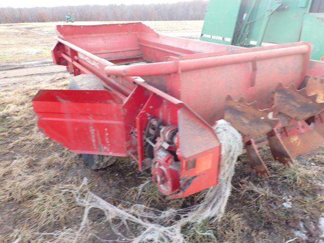 New Holland 520 Manure Spreader