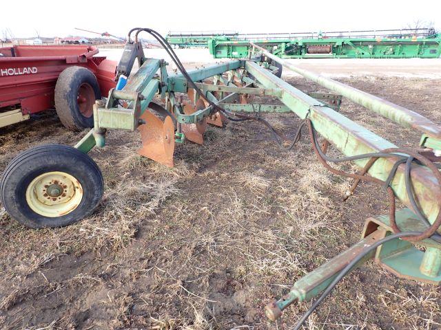 John Deere 2350-2450 Plow