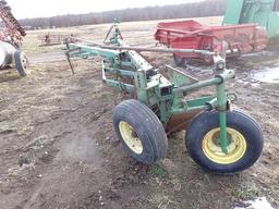 John Deere 2350-2450 Plow