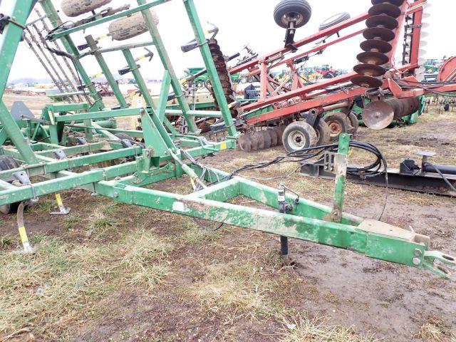 John Deere 980 Field Cultivator