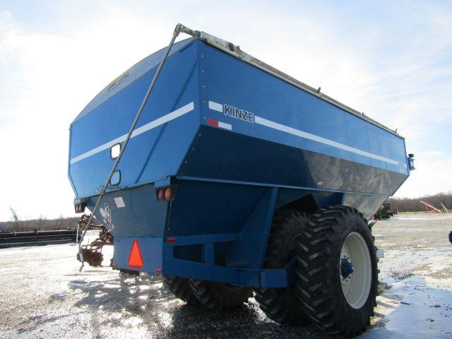 Kinze 1040 Grain Cart