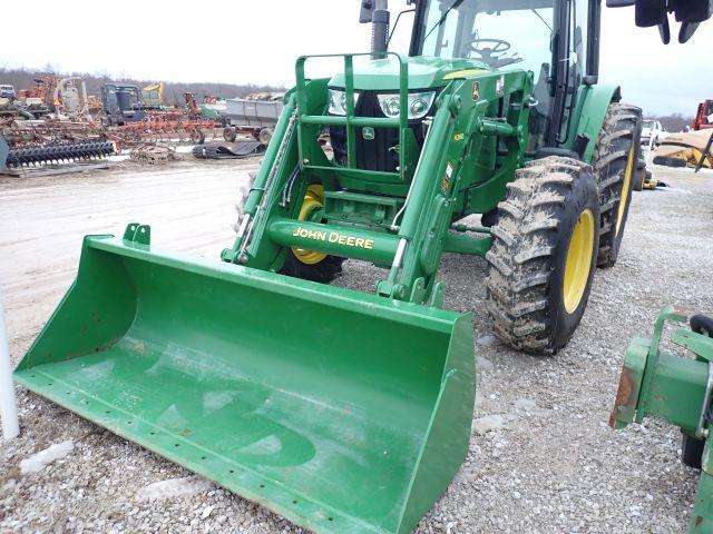 John Deere 6125M Tractor