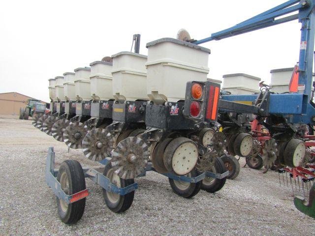 Kinzie 3500 8-15 Planter, 2005