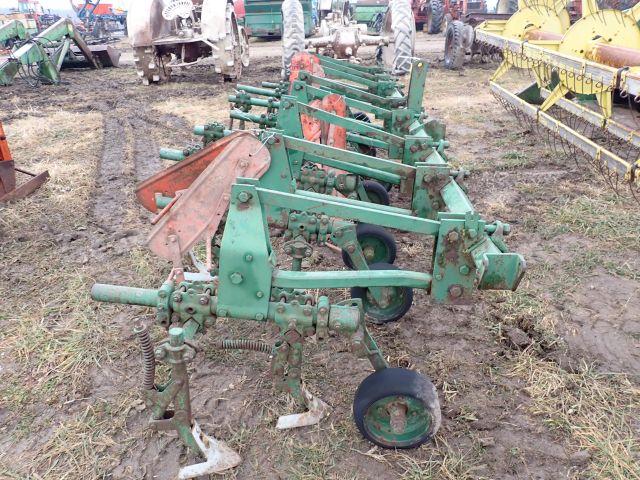 Oilver 4 Row Cultivator