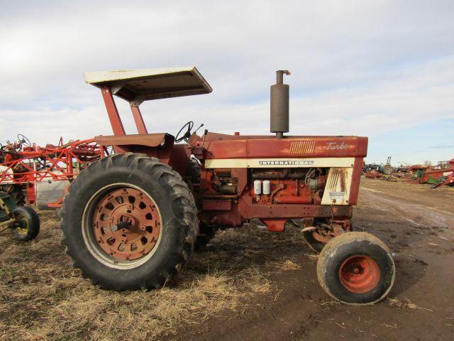 International 1066 Tractor