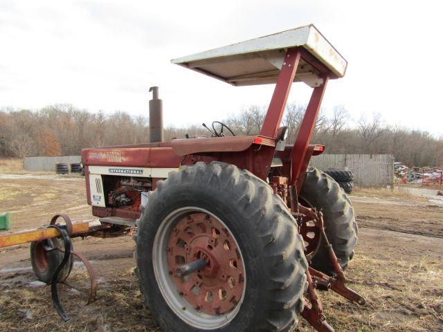 International 1066 Tractor