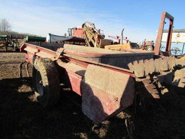 Case 560 Manure Spreader