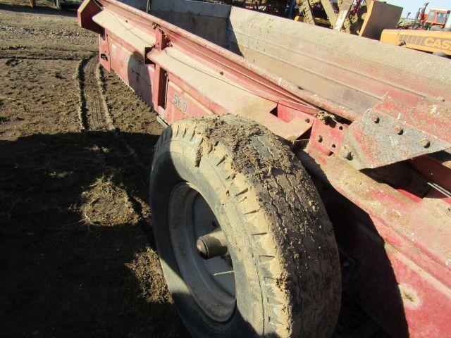 Case 560 Manure Spreader