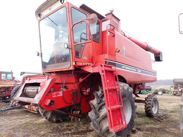 International 1460 Combine