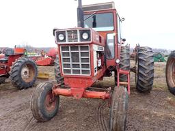 International 1066 Tractor