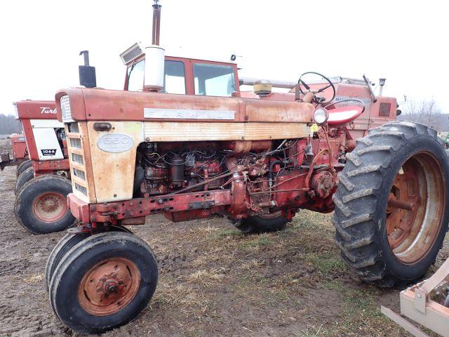 Farmall 560 Tractor