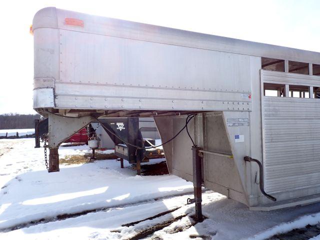 2010 Aluminum 32' Livestock Trailer