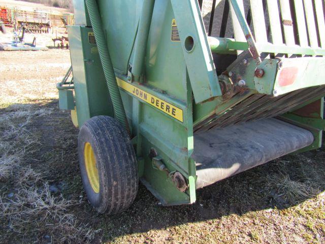 John Deere 500 Round Baler